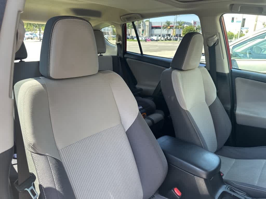 Thumbnail: 2015 Toyota RAV4 - 20