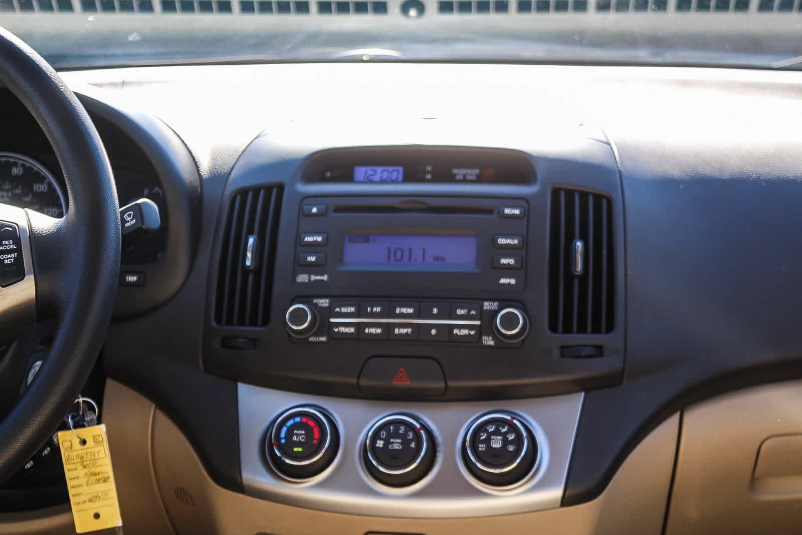 Thumbnail: 2010 Hyundai Elantra - 21