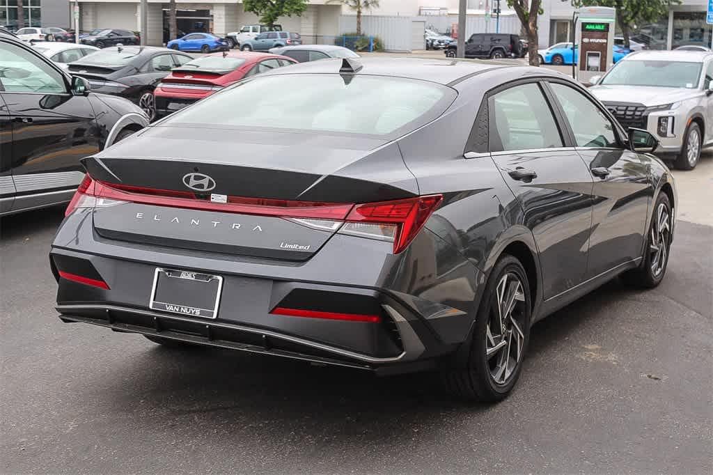 Thumbnail: 2025 Hyundai Elantra - 4