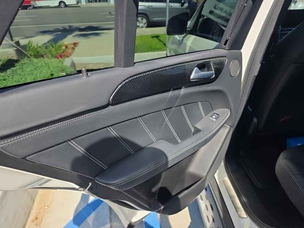 Thumbnail: 2018 Mercedes-Benz GL-Class - 17