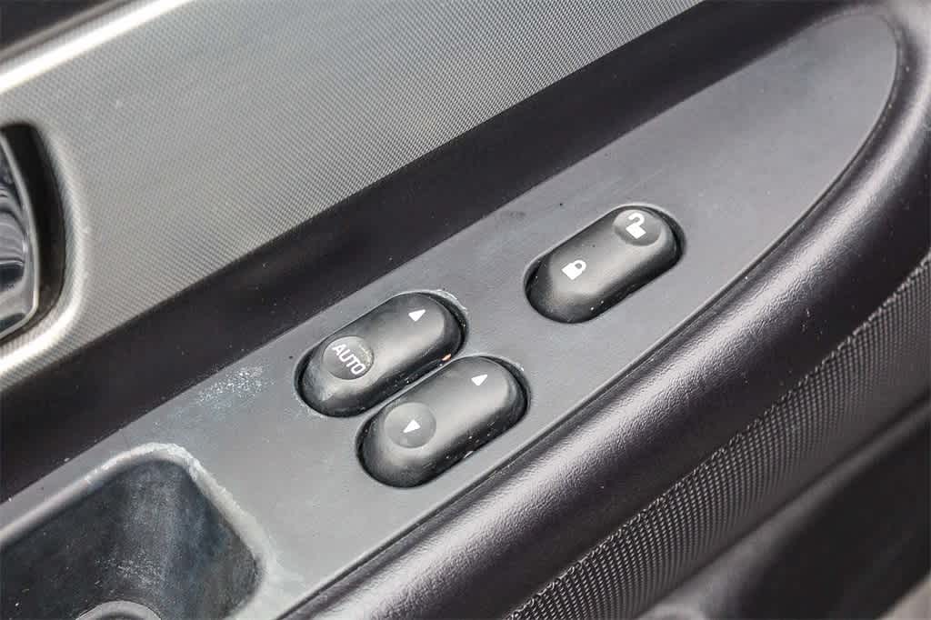 Thumbnail: 2005 Ford Thunderbird - 18