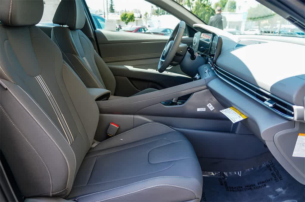 Thumbnail: 2025 Hyundai Elantra - 16
