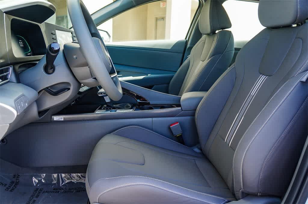 Thumbnail: 2025 Hyundai Elantra - 17