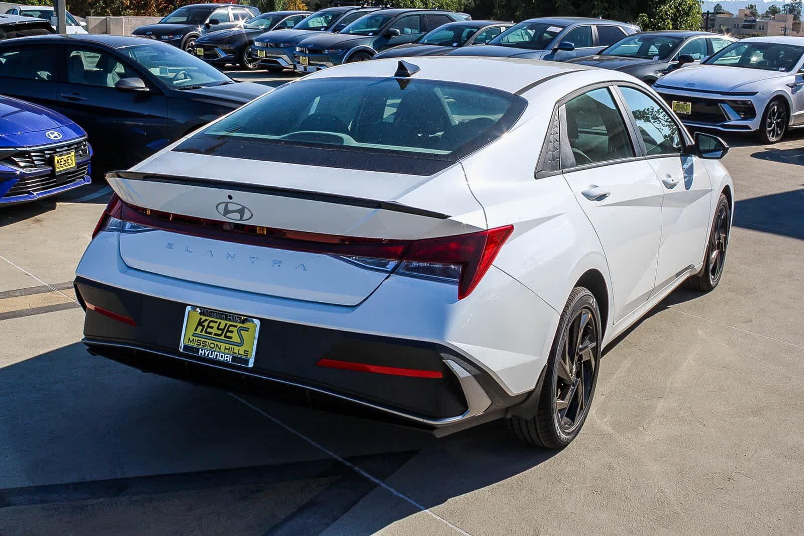 Thumbnail: 2026 Hyundai Elantra - 4