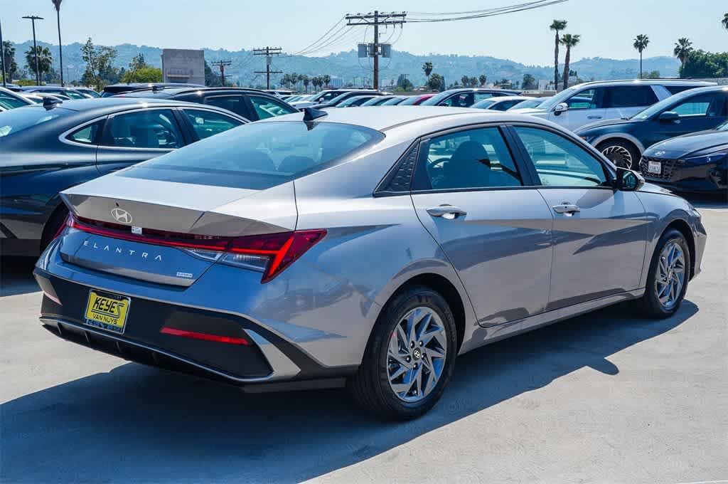 Thumbnail: 2025 Hyundai Elantra - 4