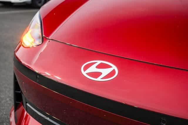 2025 Hyundai Ioniq 6 SE 9