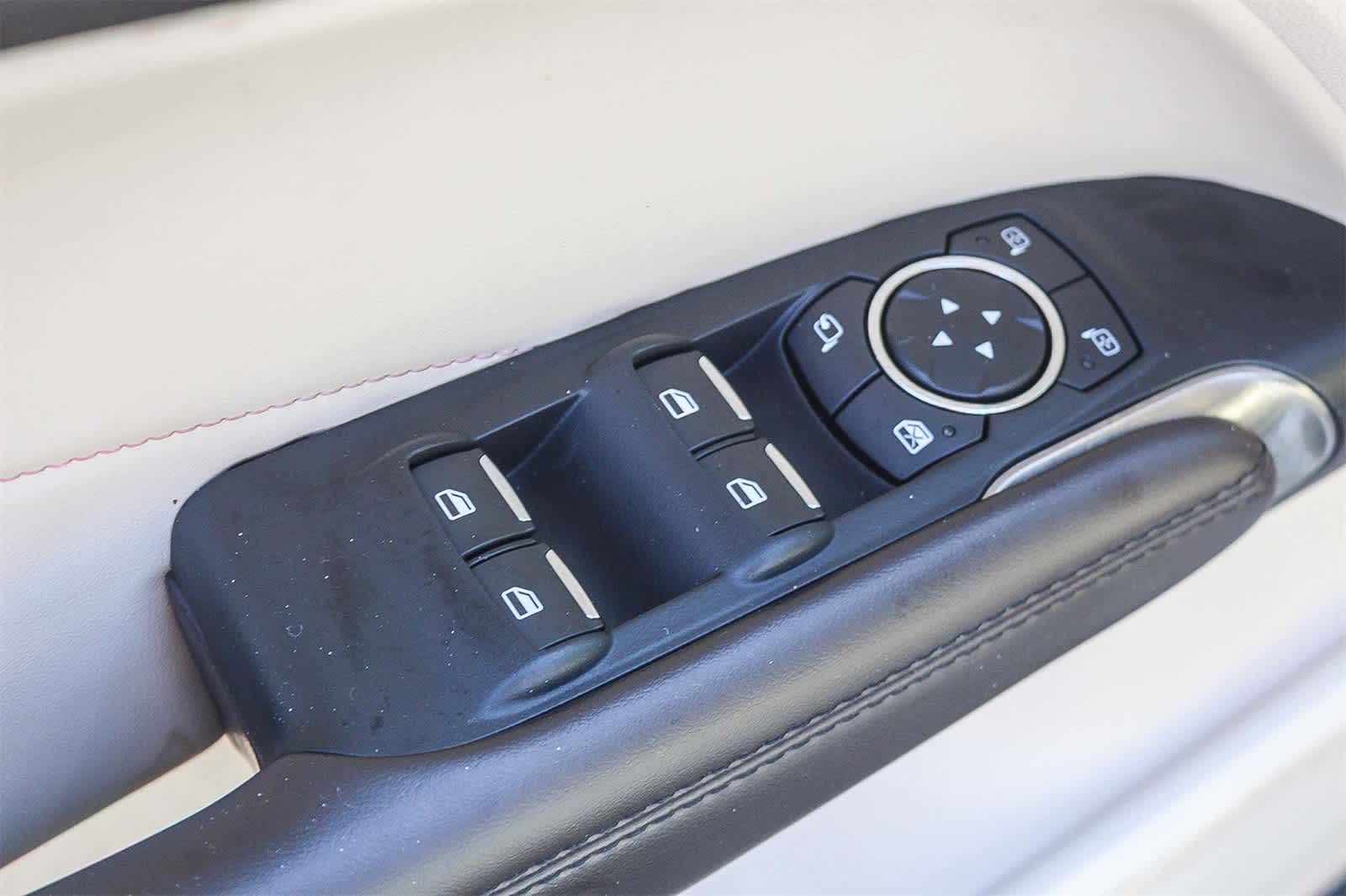 Thumbnail: 2015 Lincoln MKC - 27