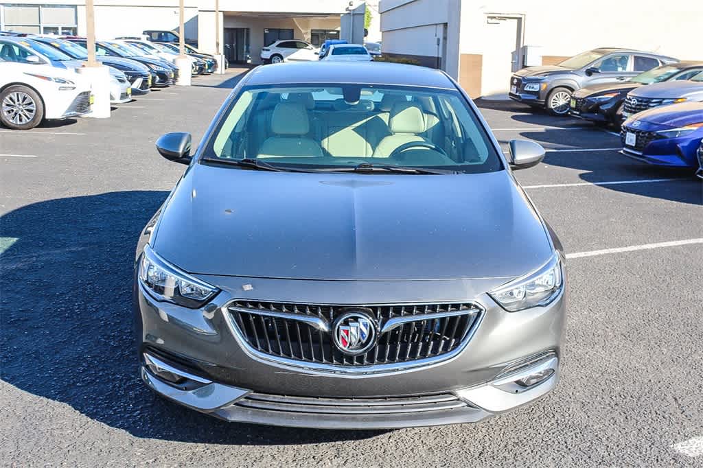 2019 Buick Regal Sportback Essence photo 2