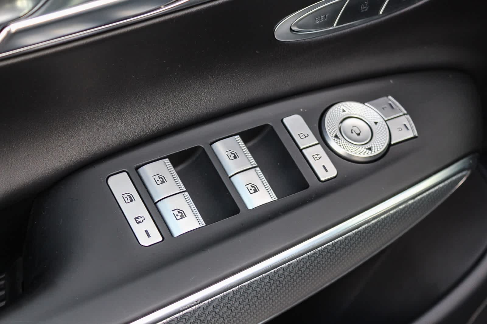 Thumbnail: 2023 Genesis GV70 - 24