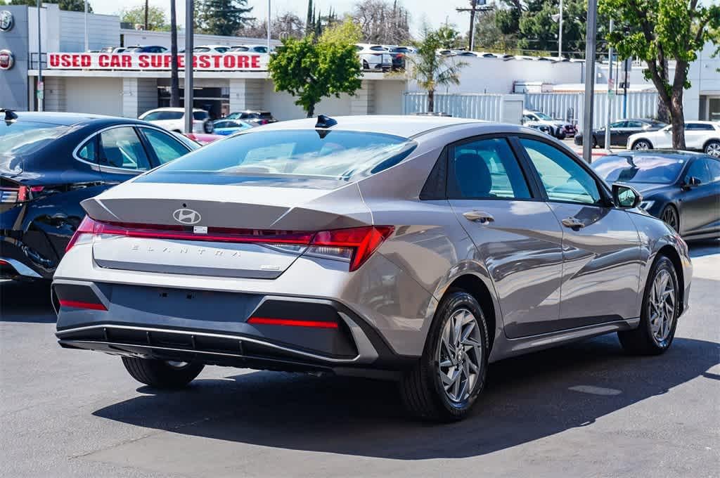 Thumbnail: 2025 Hyundai Elantra - 4