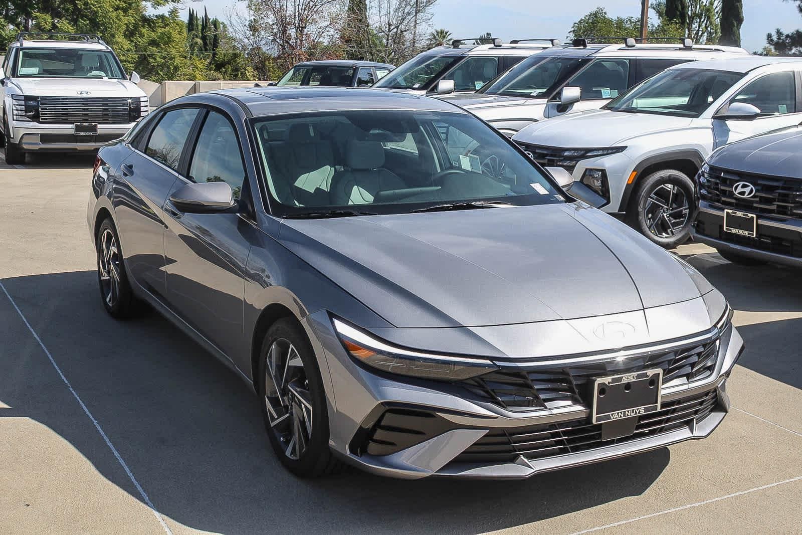 2026 Hyundai Elantra Limited - Photo 3