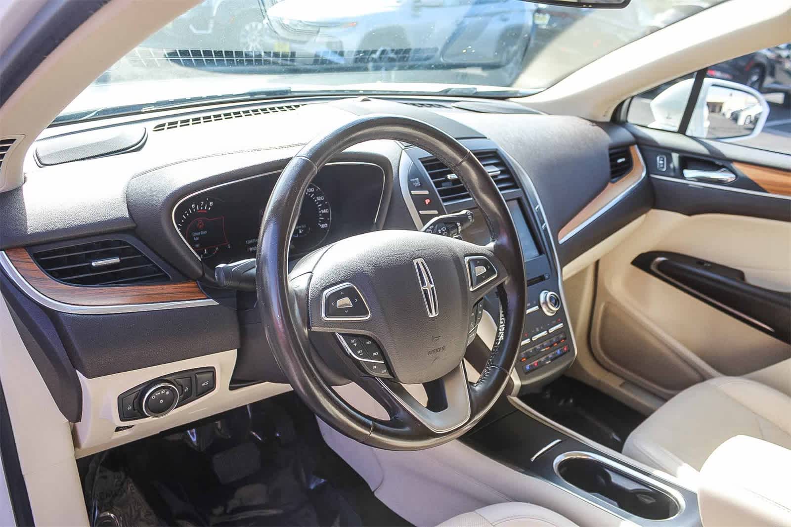 Thumbnail: 2015 Lincoln MKC - 23