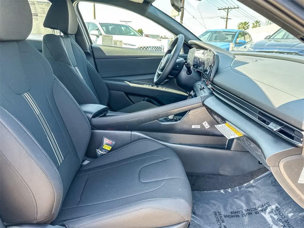 Thumbnail: 2025 Hyundai Elantra - 19