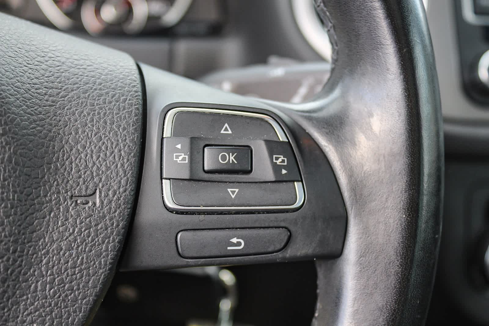 Thumbnail: 2011 Volkswagen Tiguan - 33