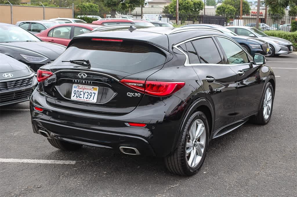 Thumbnail: 2017 INFINITI QX30 - 4