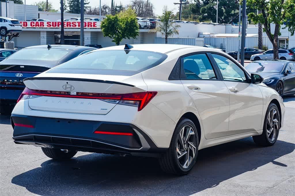 Thumbnail: 2025 Hyundai Elantra - 4