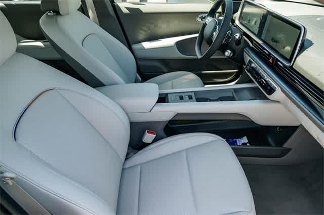 Thumbnail: 2023 Hyundai Ioniq 6 - 16