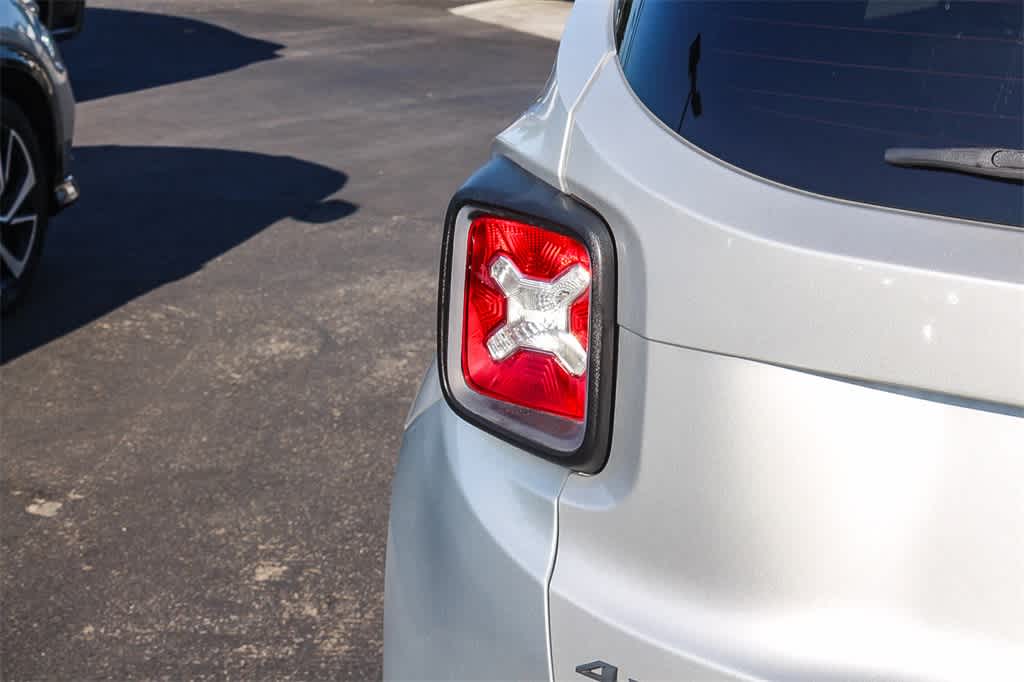 Thumbnail: 2015 Jeep Renegade - 7