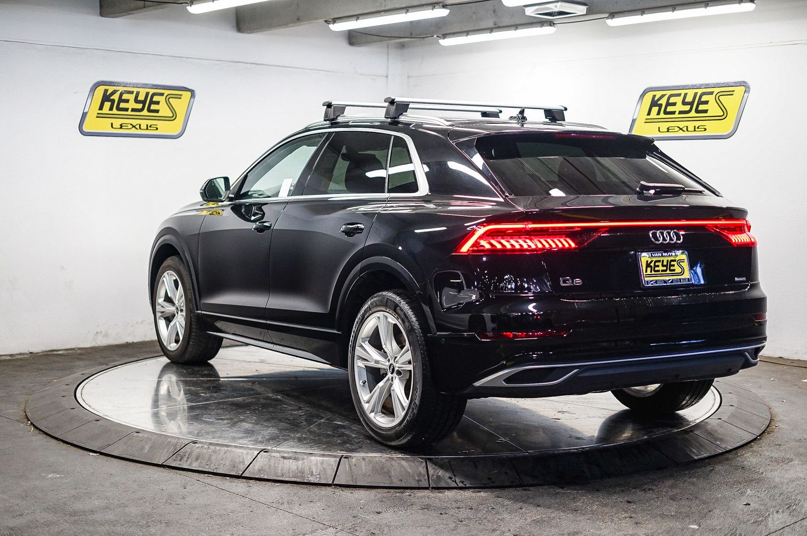 Thumbnail: 2022 Audi Q8 - 2