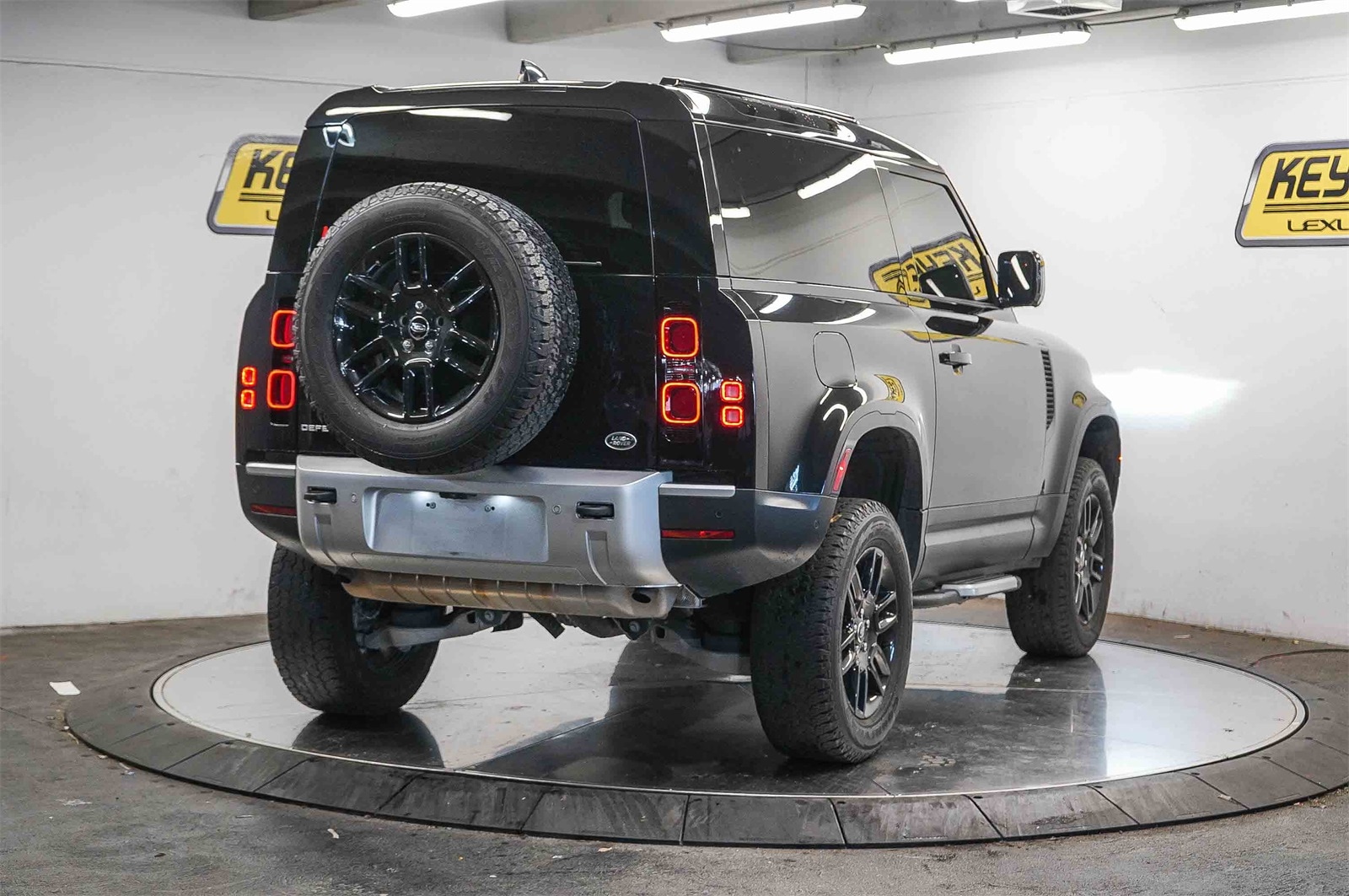 Thumbnail: 2023 Land Rover Defender - 3