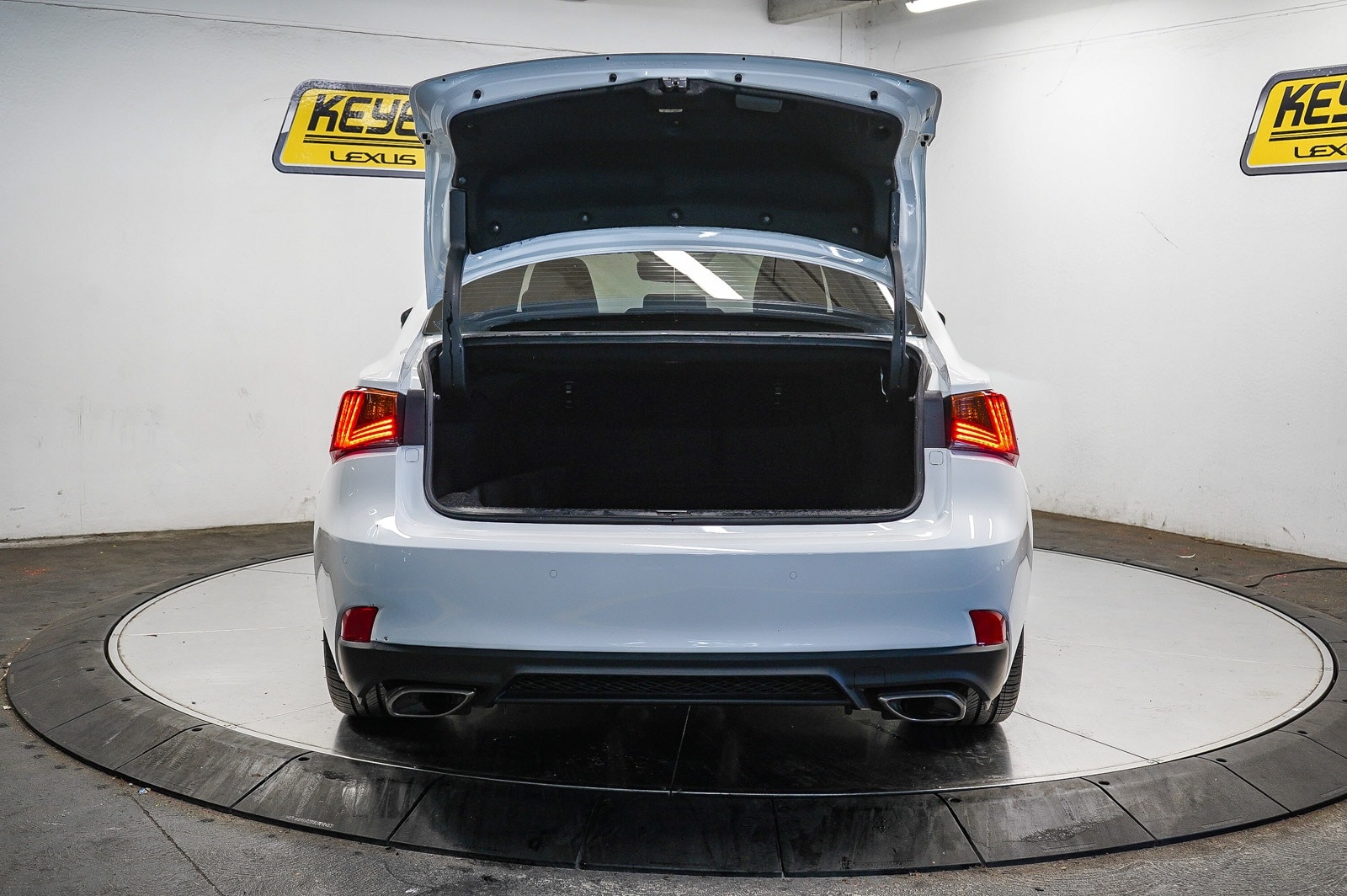 Thumbnail: 2020 Lexus IS - 27