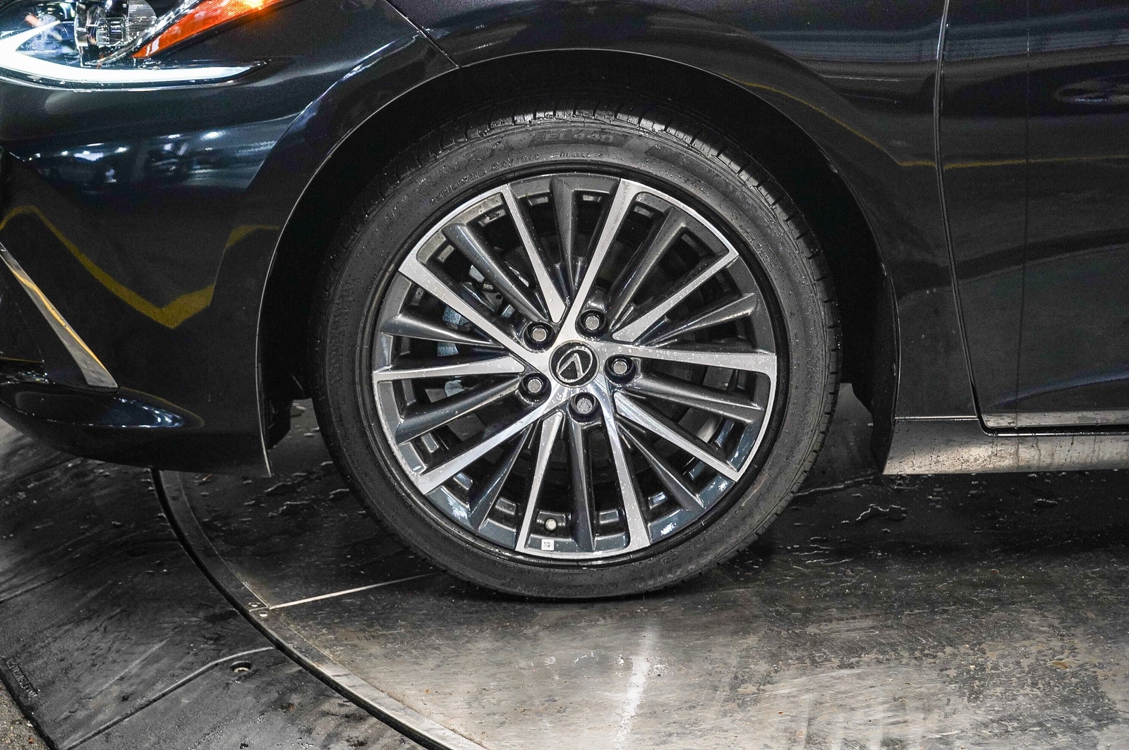 Thumbnail: 2025 Lexus ES - 9