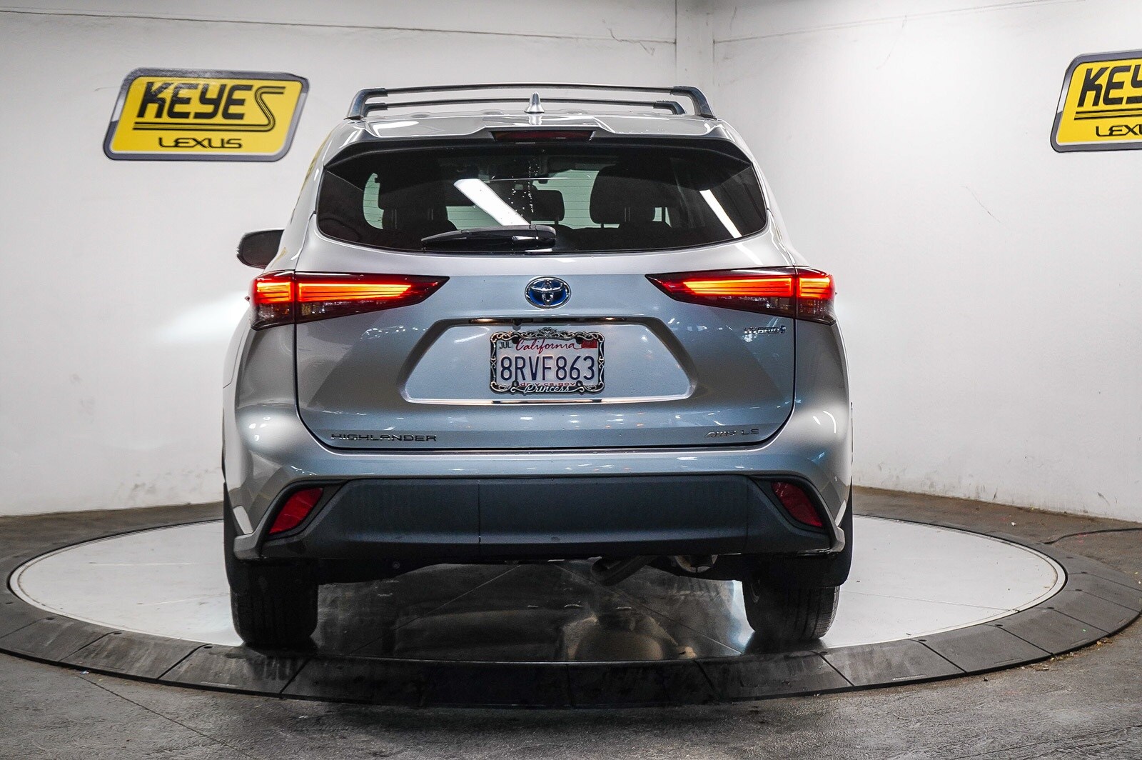 2020 Toyota Highlander Hybrid LE photo 3