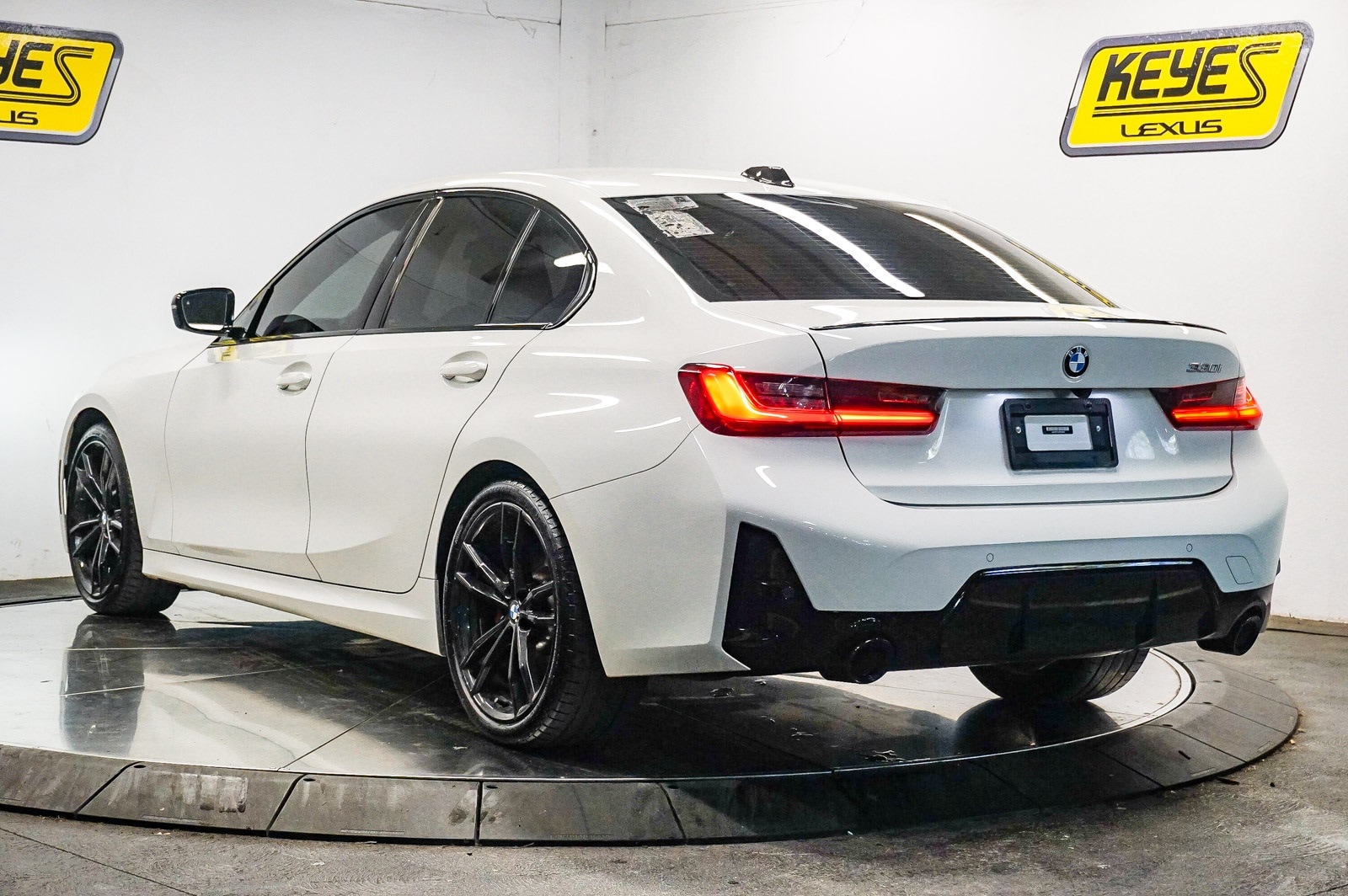 Thumbnail: 2023 BMW 3 Series - 2