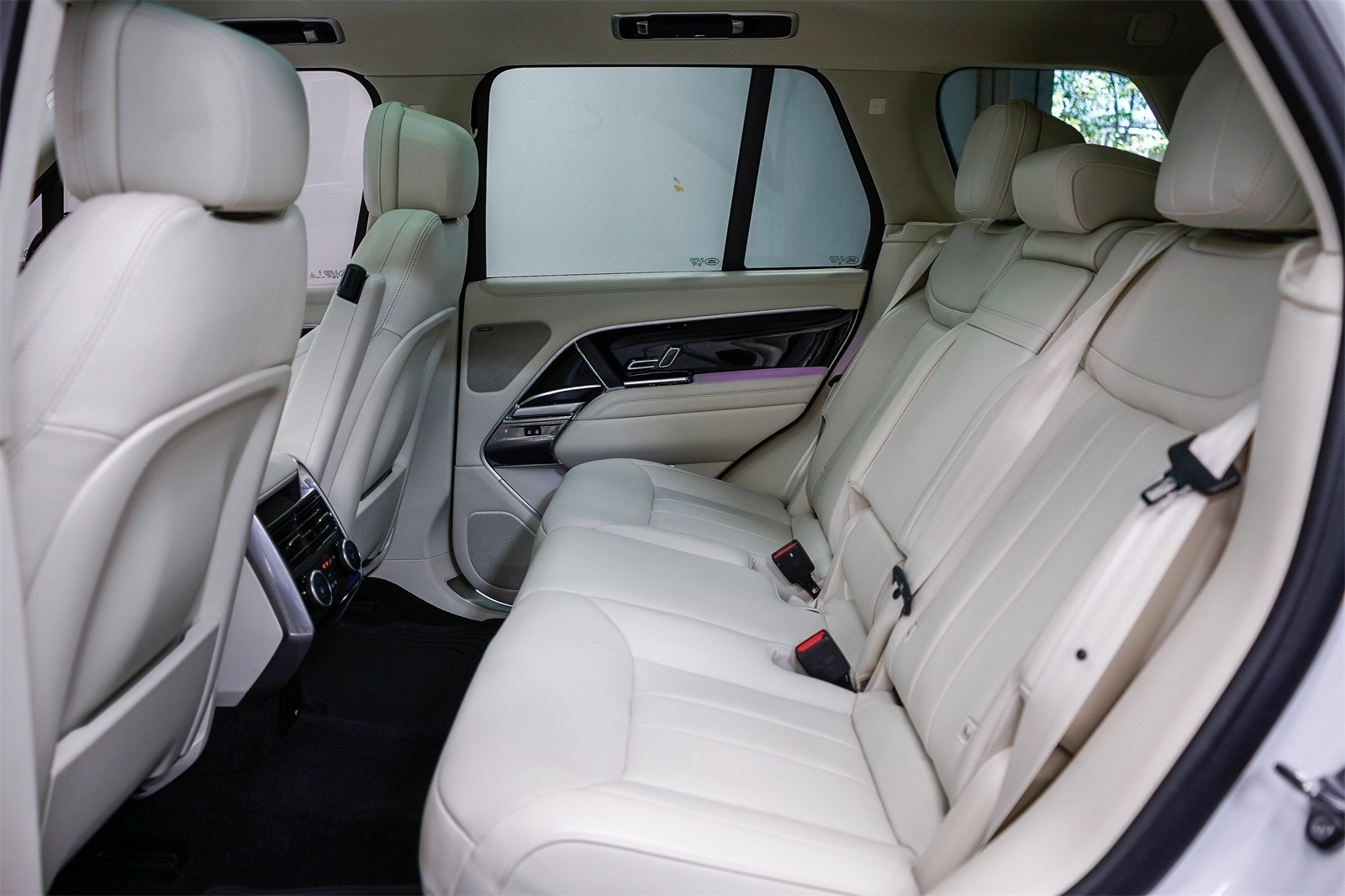 Thumbnail: 2024 Land Rover Range Rover - 17