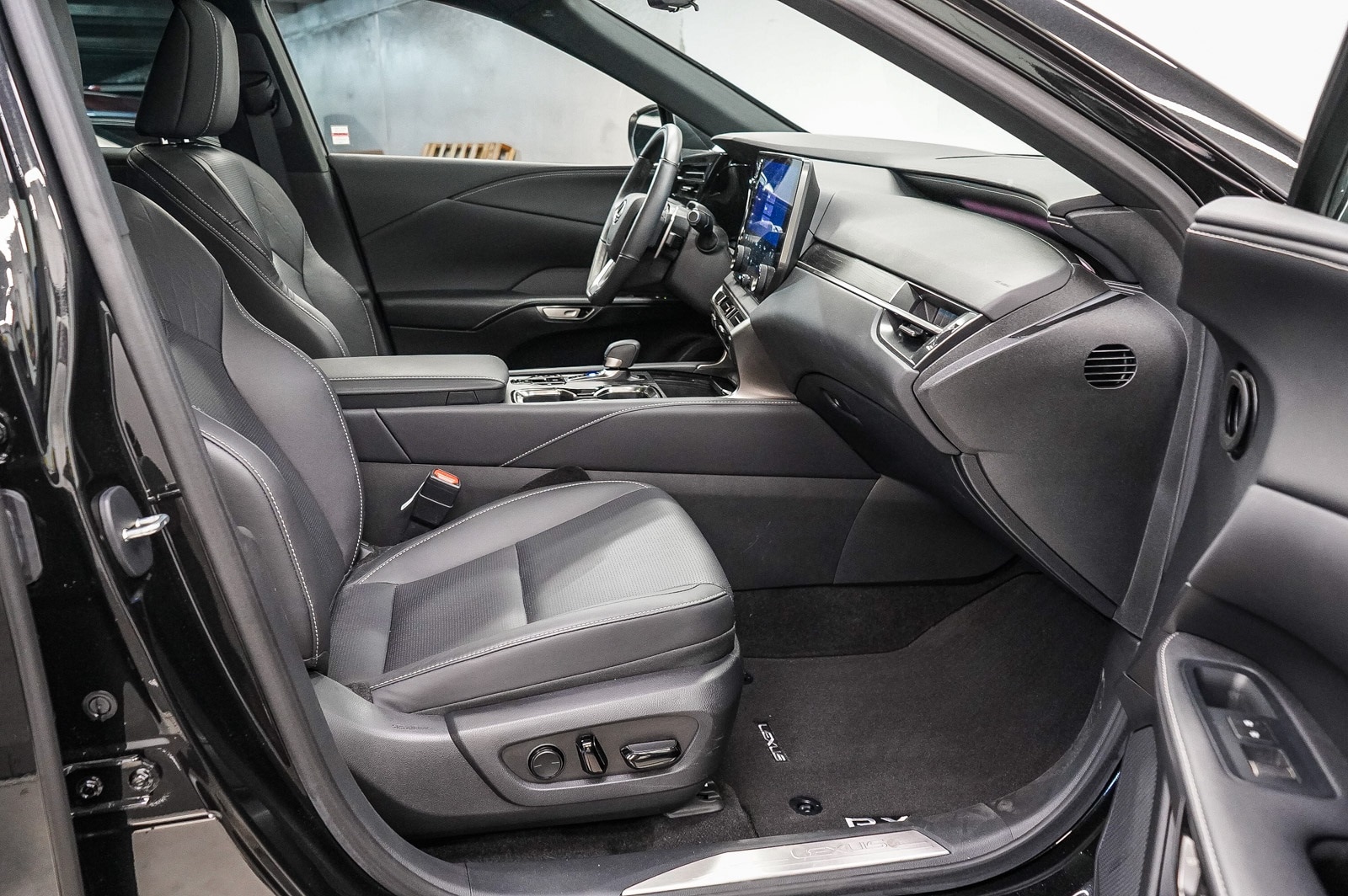 Thumbnail: 2023 Lexus RX - 17