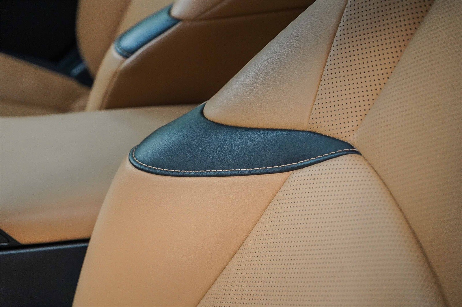 Thumbnail: 2023 Lexus ES - 20