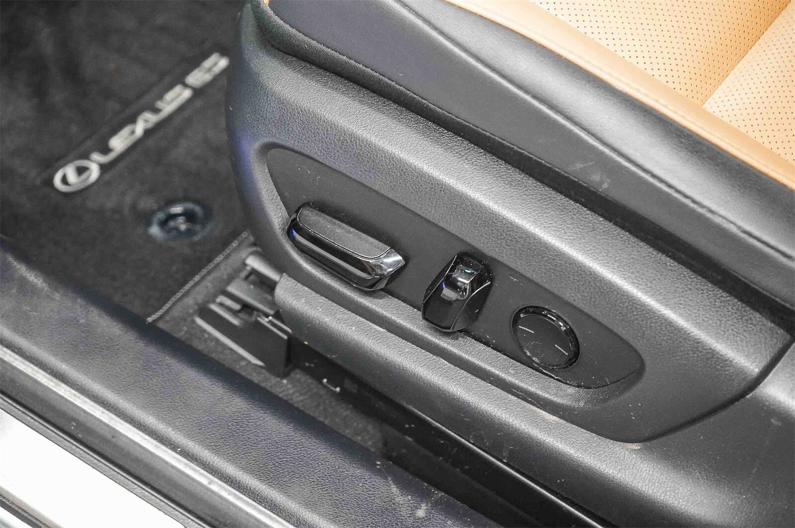 Thumbnail: 2023 Lexus ES - 23