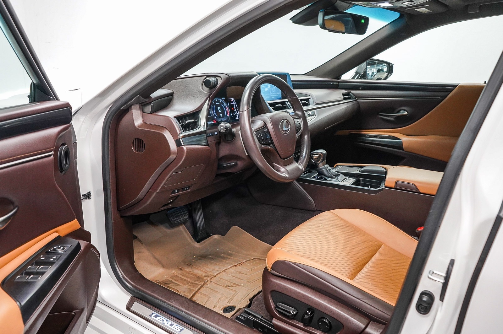 Thumbnail: 2021 Lexus ES - 18