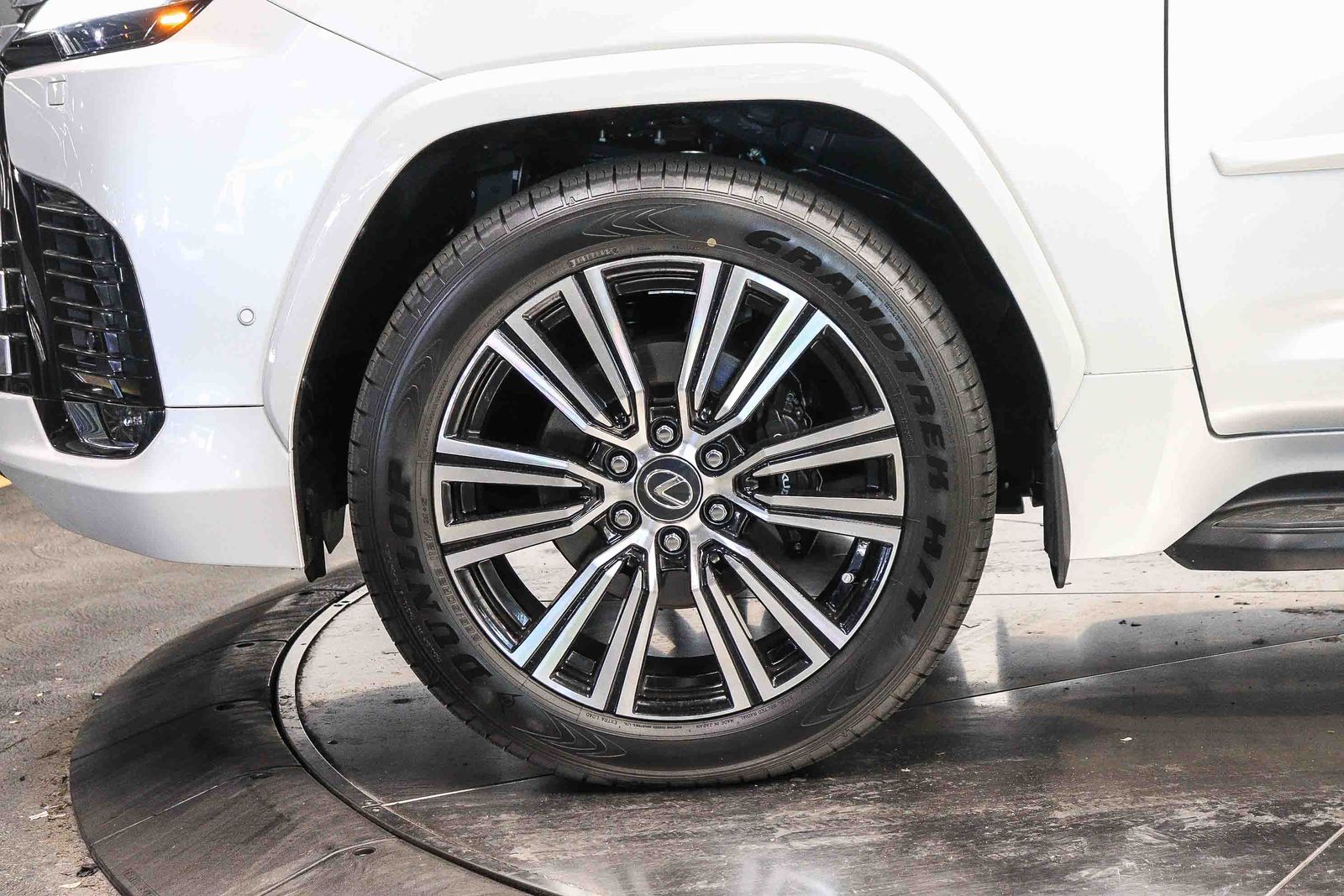 Thumbnail: 2025 Lexus LX - 9