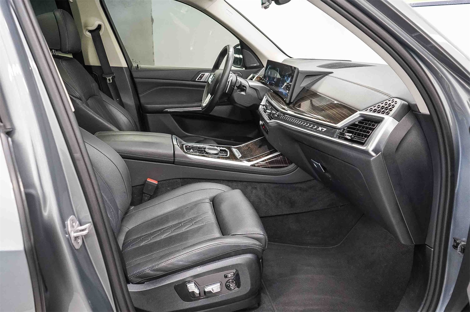 Thumbnail: 2024 BMW X7 - 17
