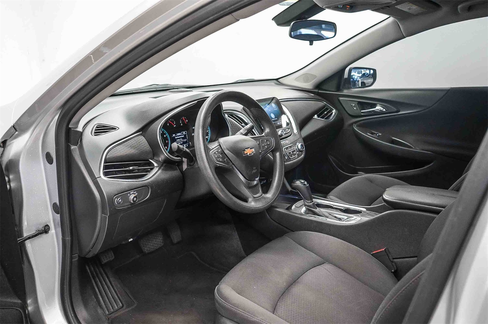Thumbnail: 2020 Chevrolet Malibu - 17