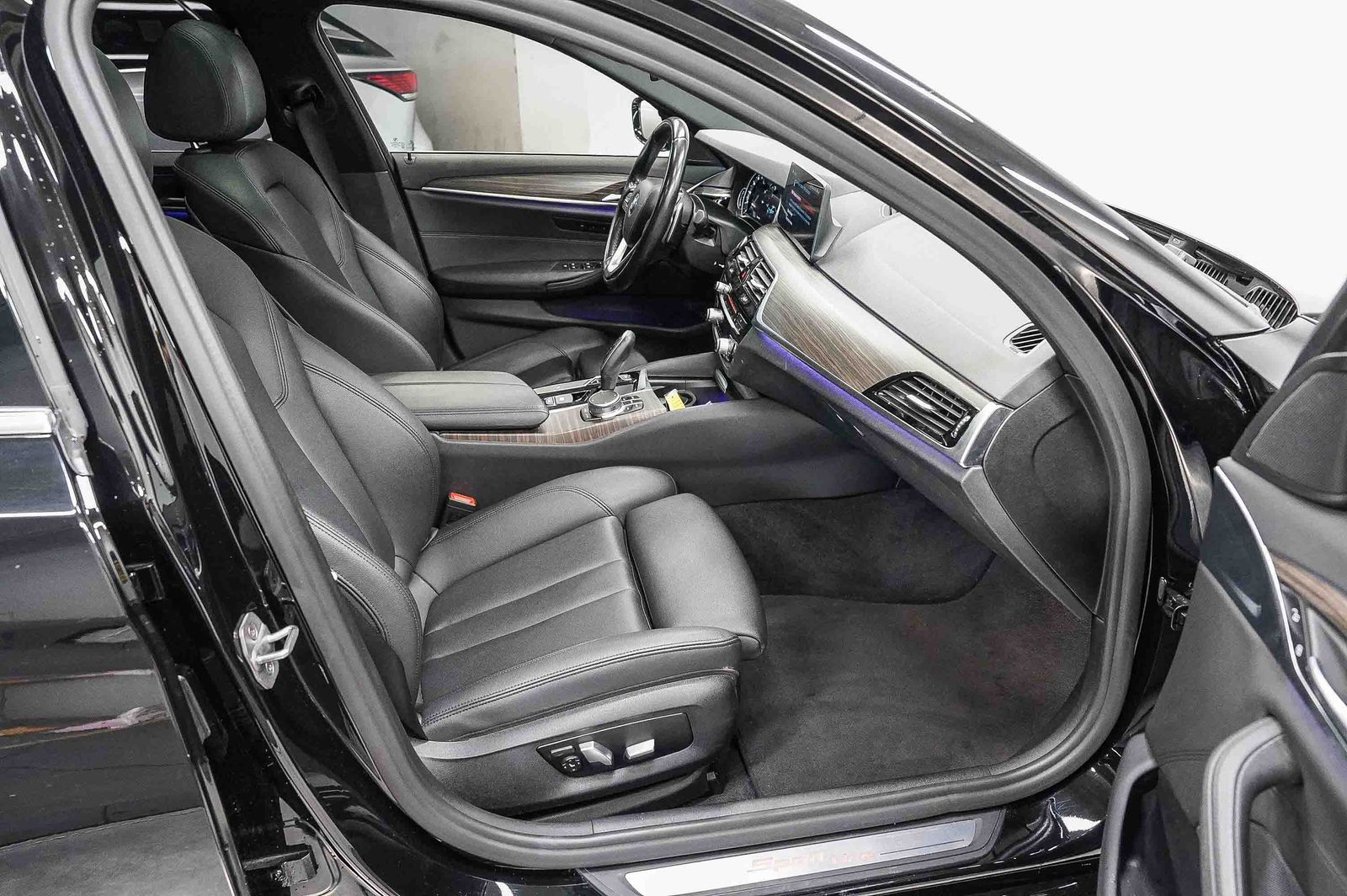 Thumbnail: 2018 BMW 5 Series - 16