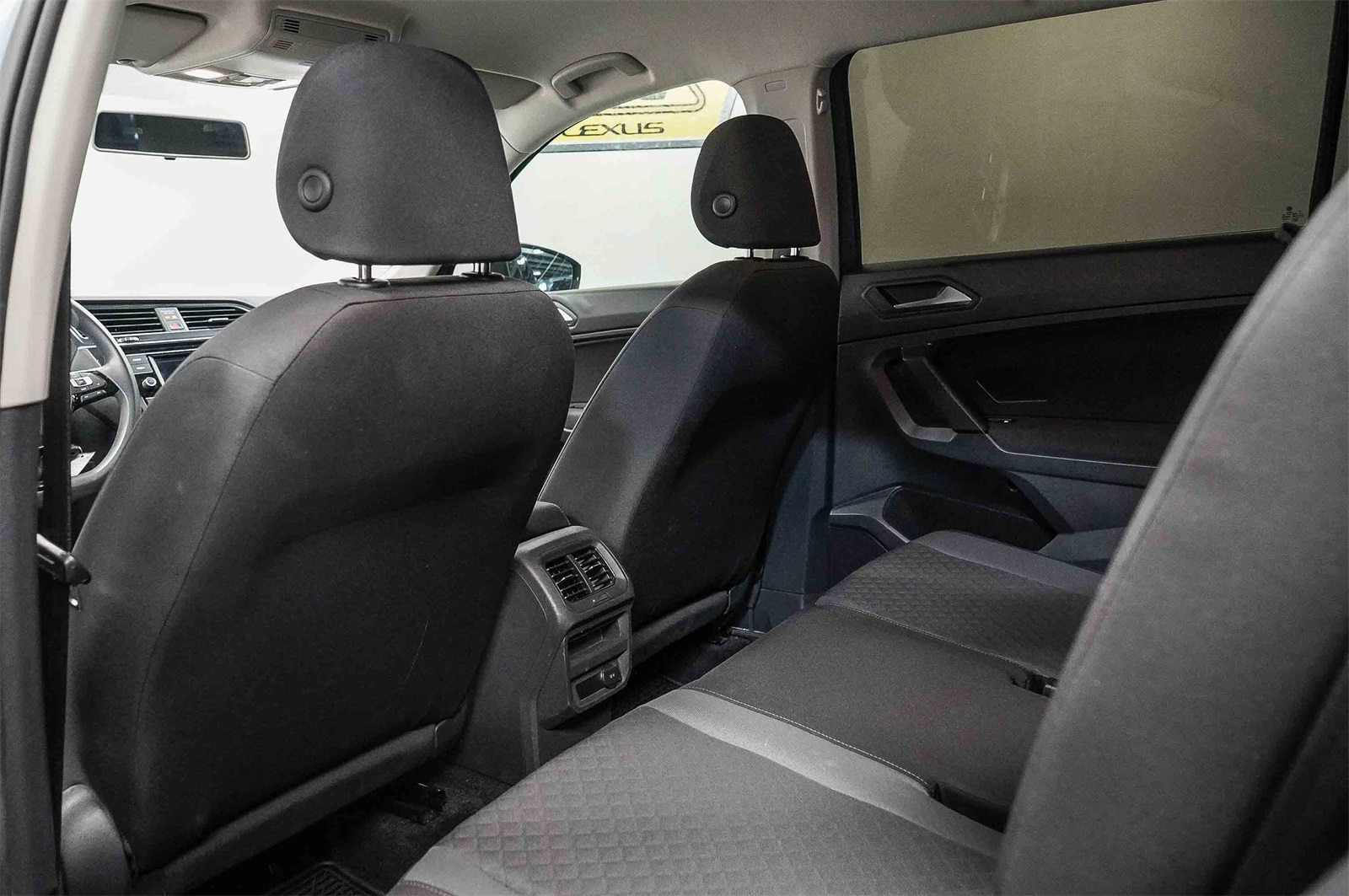 Thumbnail: 2019 Volkswagen Tiguan - 18