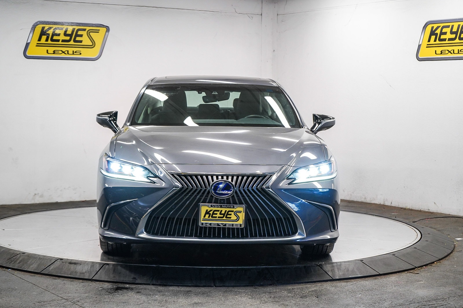 Thumbnail: 2020 Lexus ES - 6