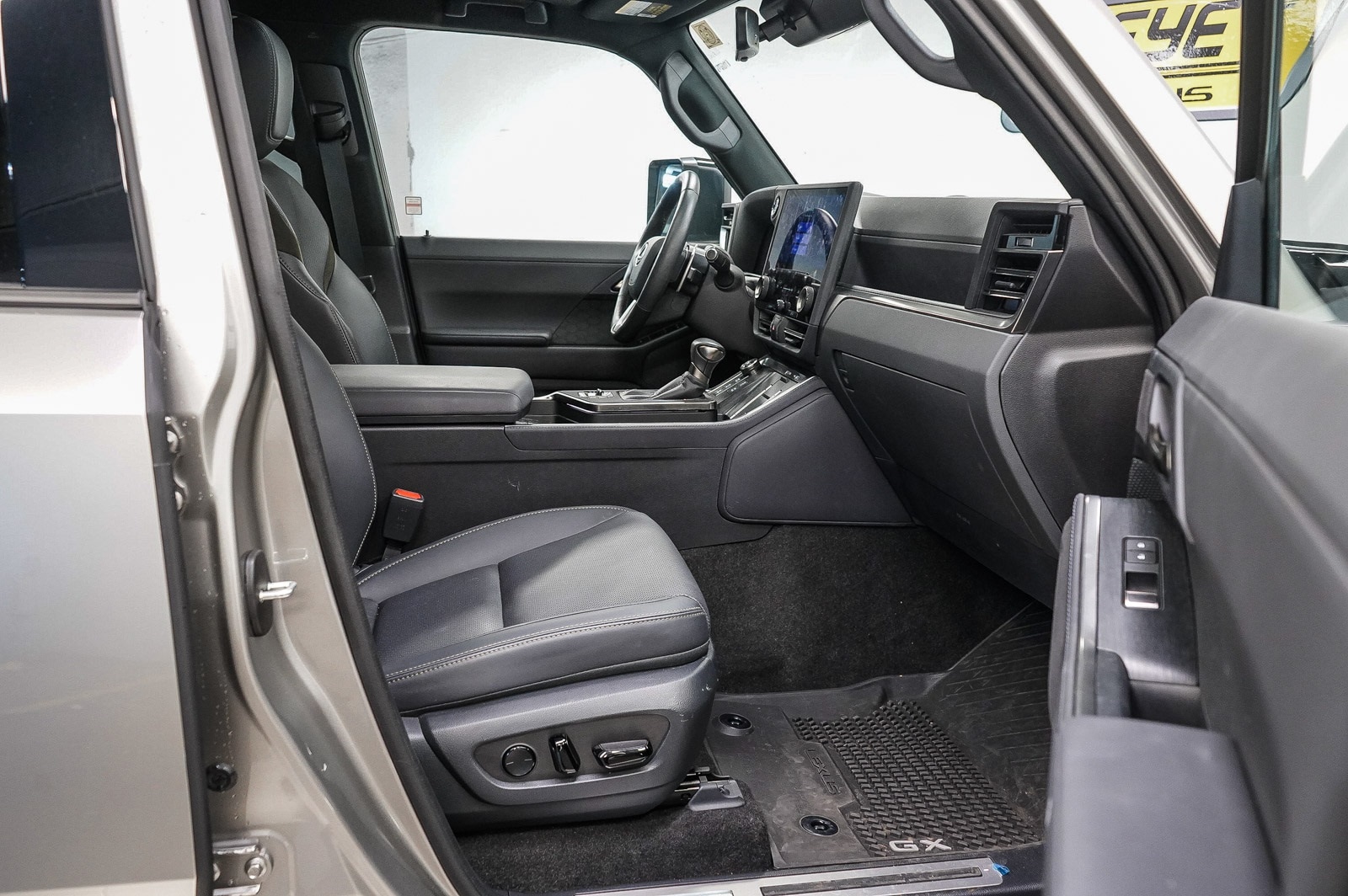 Thumbnail: 2025 Lexus GX - 17