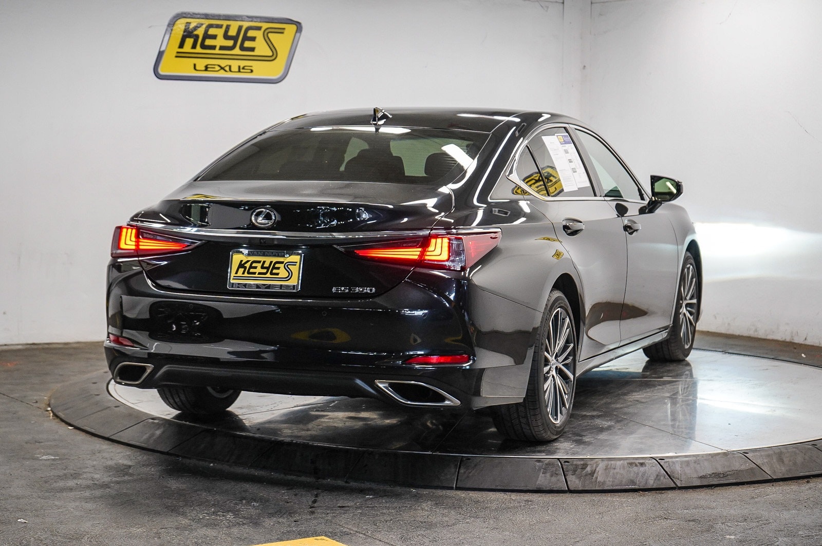 Thumbnail: 2025 Lexus ES - 4