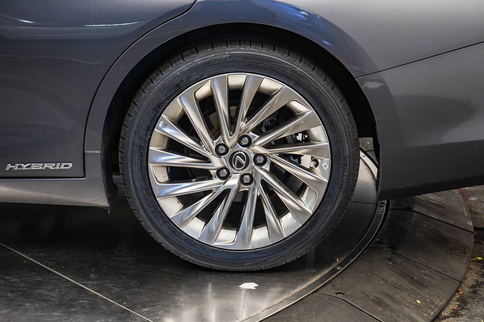 Thumbnail: 2020 Lexus ES - 10