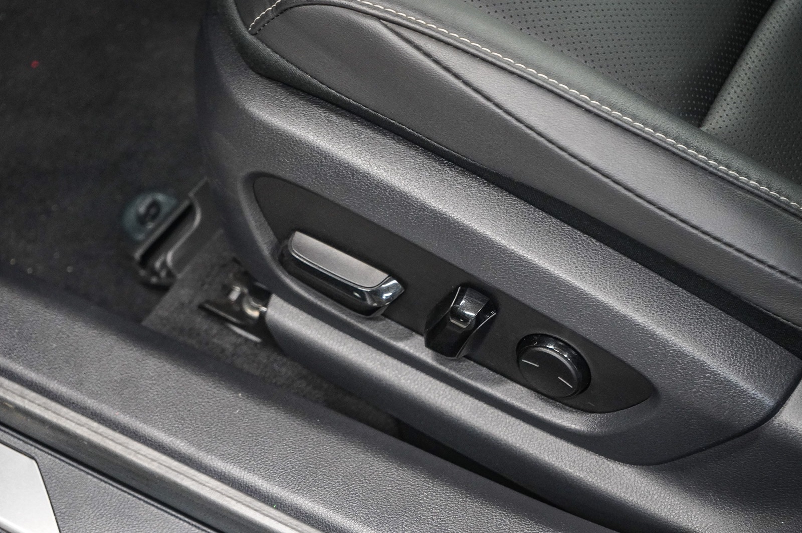 Thumbnail: 2025 Lexus ES - 22