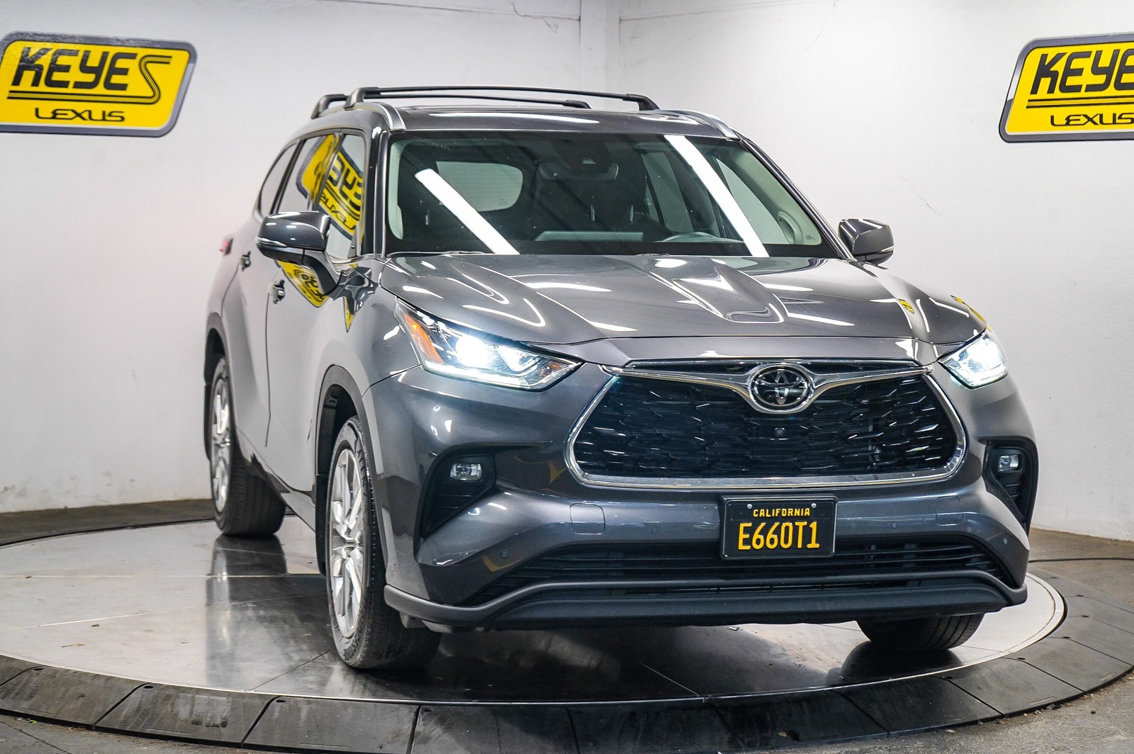 Thumbnail: 2022 Toyota Highlander - 5