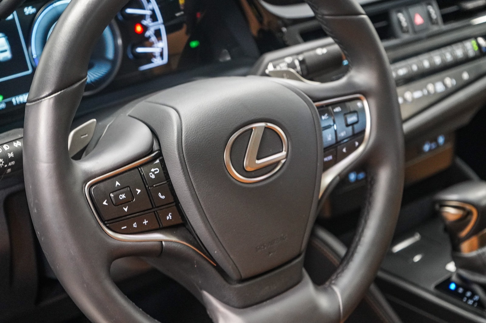 Thumbnail: 2025 Lexus ES - 21