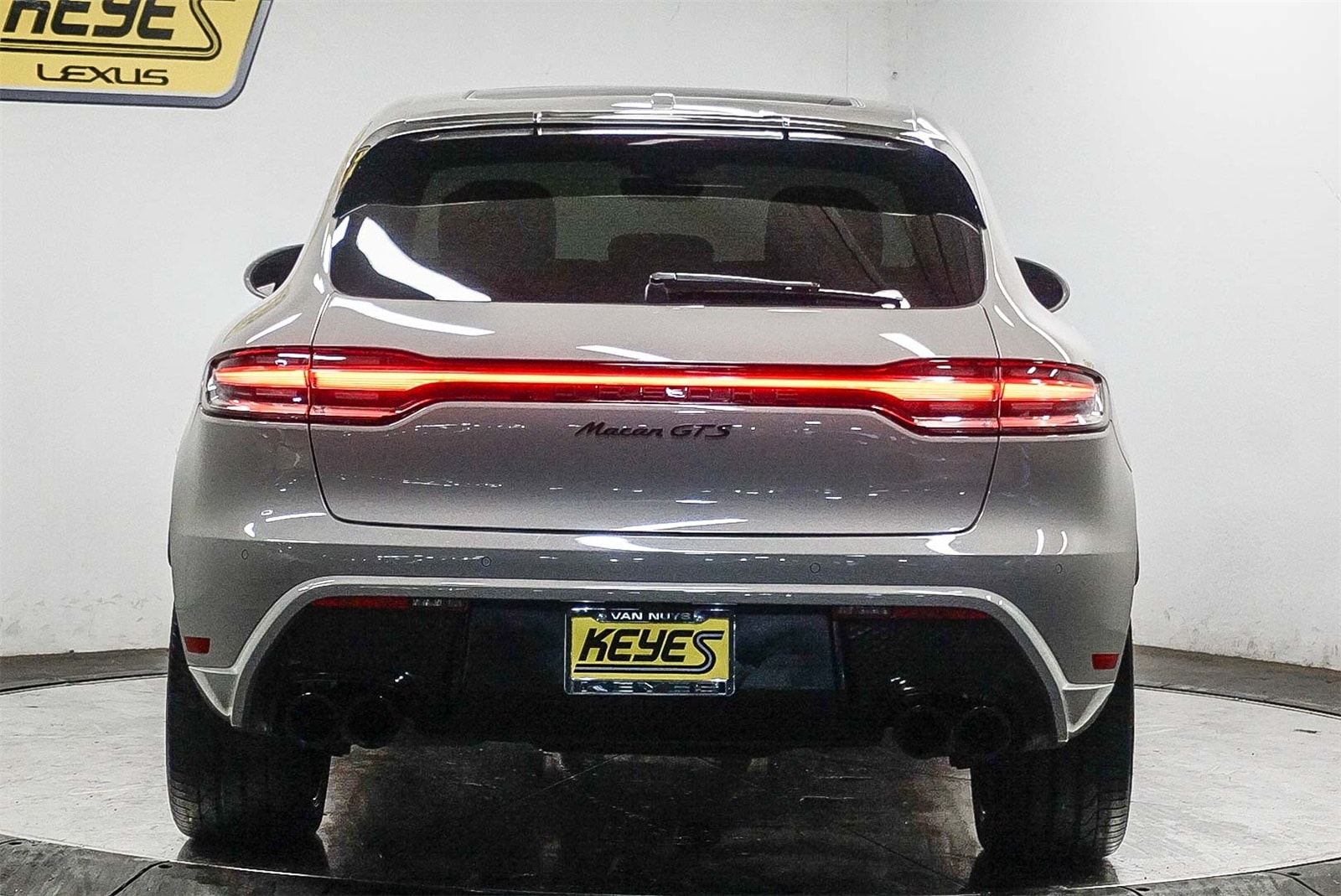 Thumbnail: 2023 Porsche Macan - 3