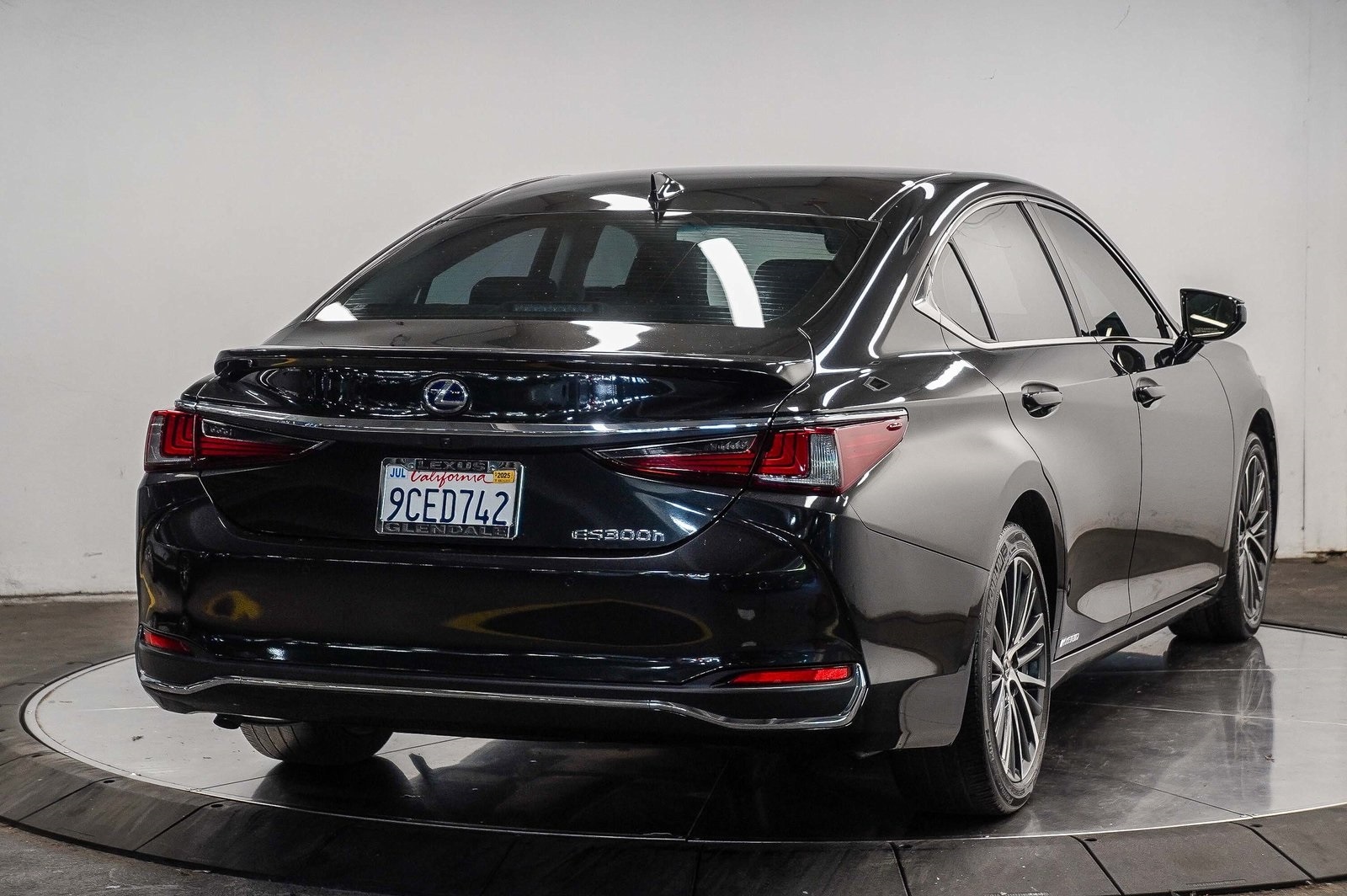 Thumbnail: 2022 Lexus ES - 4
