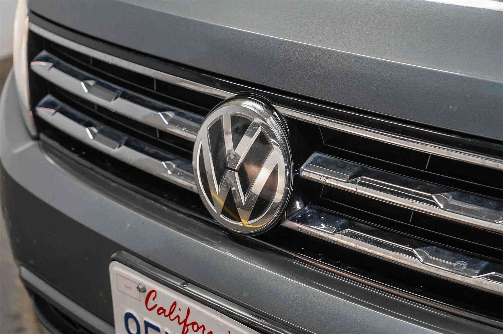 Thumbnail: 2020 Volkswagen Tiguan - 8