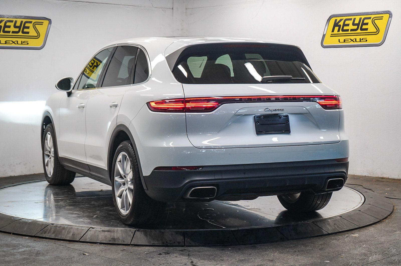 Thumbnail: 2022 Porsche Cayenne - 2