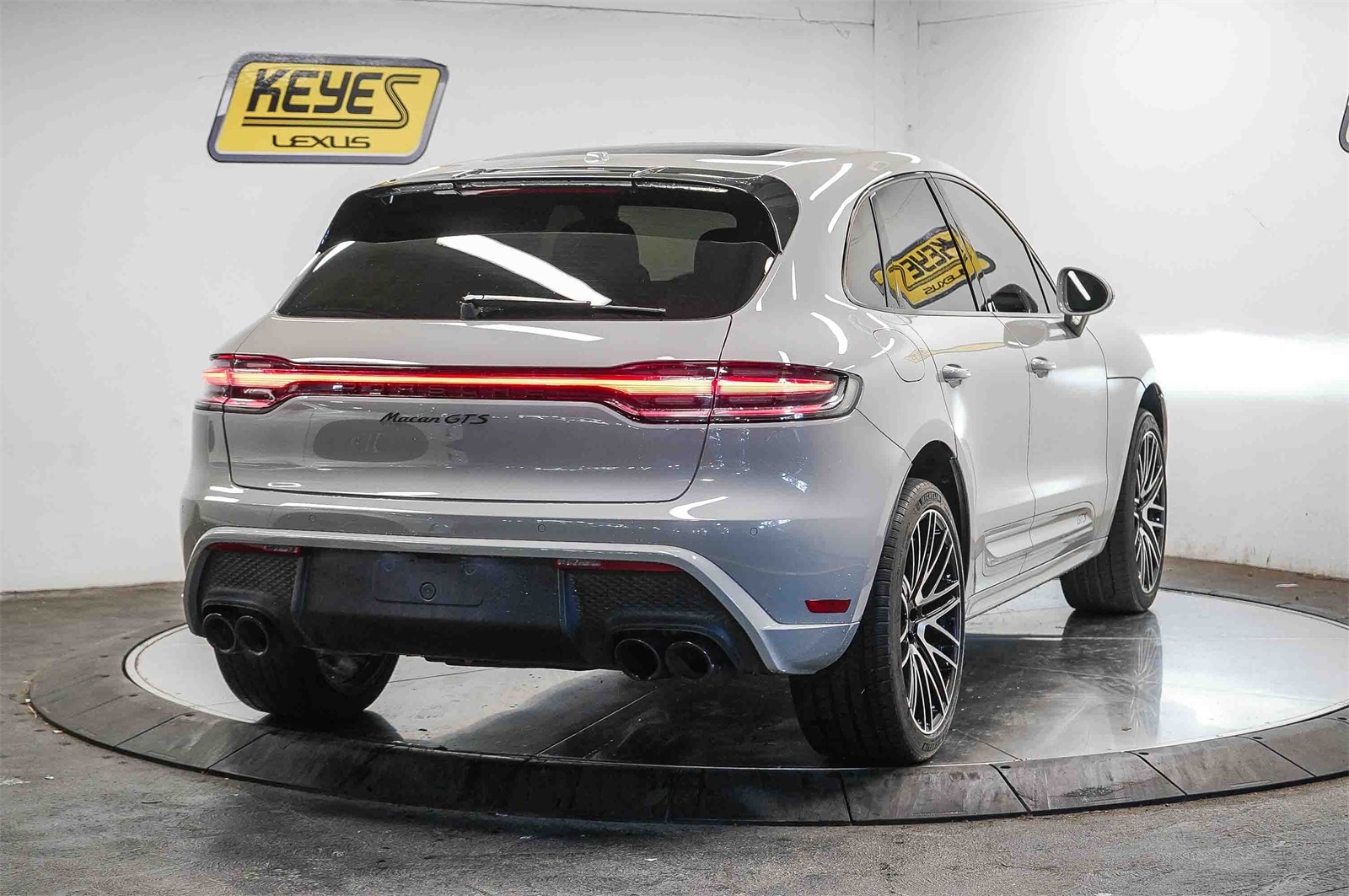 Thumbnail: 2023 Porsche Macan - 4